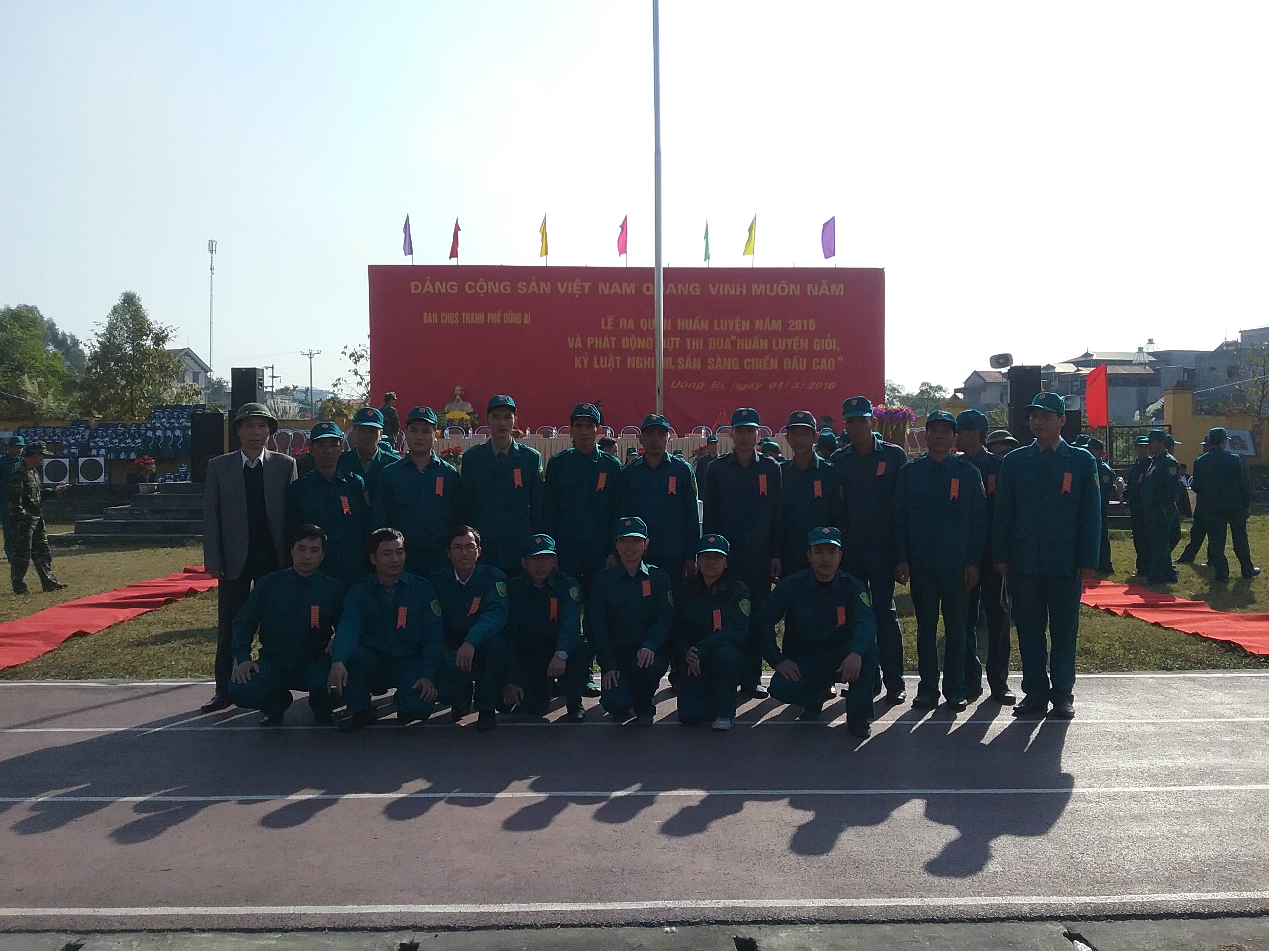 Trung đội tự vệ trường tham gia lễ ra quân huấn luyện đầu năm 2016 