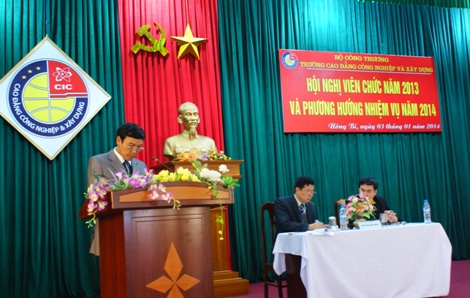 Đ/c Lương Văn Thành – Đội trưởng Đội SXDV trình bầy tham luận
