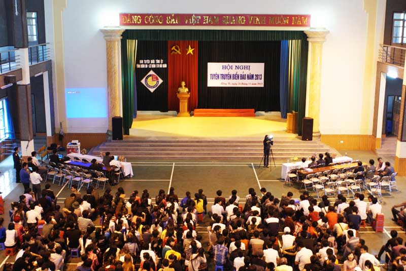 Đoàn thanh niên nhà trường tham gia hội nghị tuyên truyền về biển đảo năm 2013 